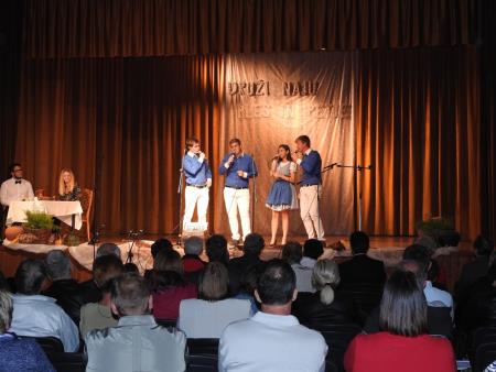 Prireditev Druži naju ples in petje z mednarodno udeležbo 40